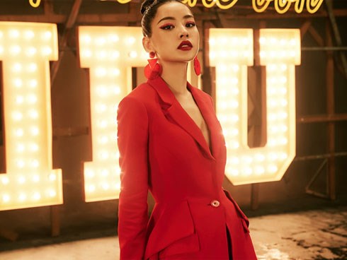 “Chi Pu không biết hát” vào đề văn: Sở GD-ĐT ủng hộ?