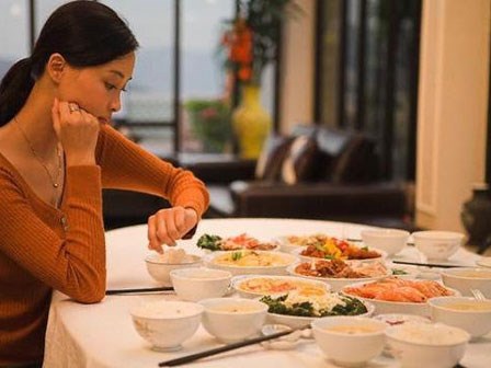 Chị em hiến kế cách 