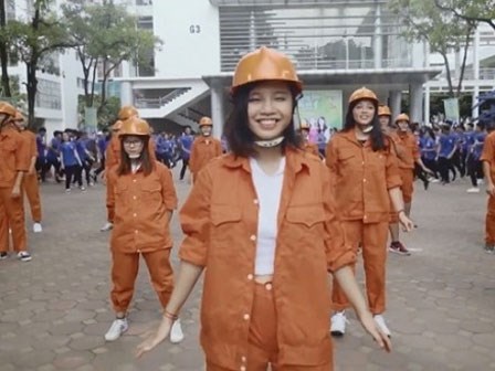 Nhảy flashmob là phải ‘chất’ như sinh viên Đại học Xây dựng trong clip này