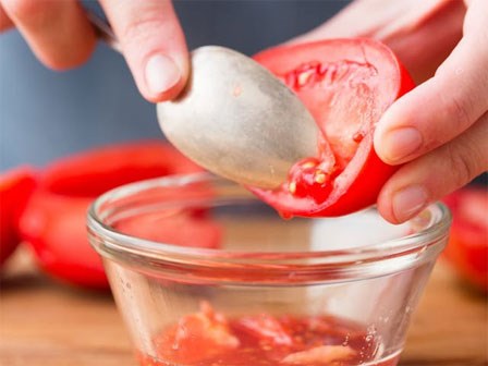 Nếu bạn vẫn loay hoay không biết nên bảo quản cà chua dùng dở dang thế nào thì đây là bí quyết