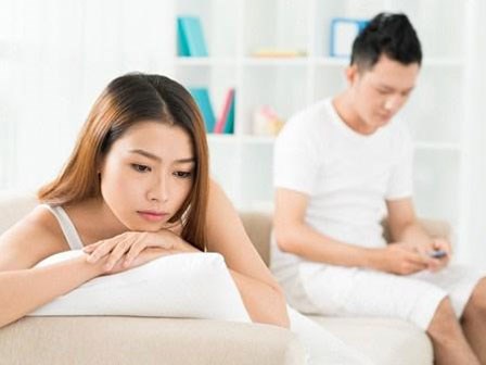 Những chiêu đàn ông thường sử dụng để giấu vợ chuyện ngoại tình