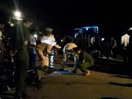 Chặn xe cô gái 20 tuổi giữa đường để đưa về nhà, dùng dao đe doạ rồi hiếp dâm