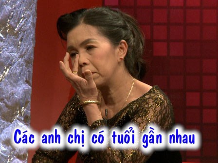 Mẹ chồng bật khóc khi con dâu mang tiền mừng cưới gửi lại hết cho mình