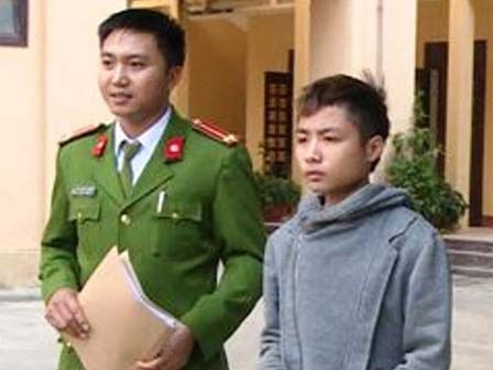Công an đang xử lý tội trộm cắp, xin đi vệ sinh lại trộm xe máy