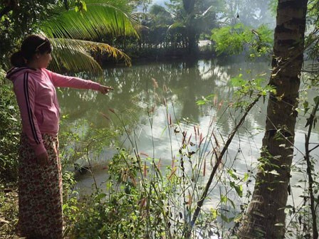 Rủ nhau ra ao nước sau nhà chơi và tắm, ba đứa trẻ 5, 3 và 2 tuổi chết đuối thương tâm