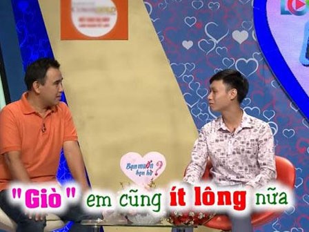 Đến Bạn muốn hẹn hò, chàng da trắng, ít lông khiến dân mạng nghi ngờ vì dáng ngồi “thục nữ”