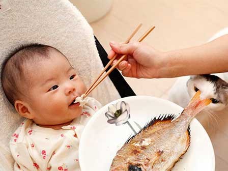 Cho trẻ ăn cá ít nhất 1 tuần 1 lần, kết quả hơn cả mong đợi