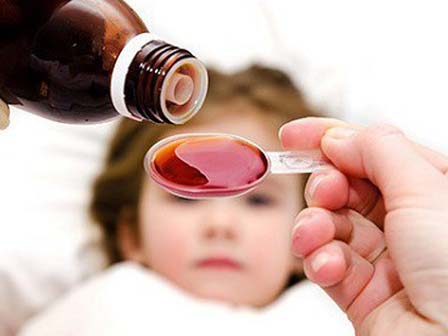 Đắp tỏi vào chân chữa ho cho con, bà mẹ tá hoả khi nhìn thấy điều này lúc cởi tất con ra-3