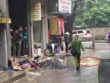 Đang lắp cửa, người đàn ông ngã từ tầng 4 xuống đất tử vong