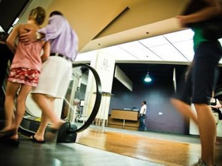Những tai nạn khi đi thang cuốn của trẻ khiến các ông bố bà mẹ phải 