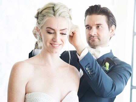 Chồng mỗi ngày dậy sớm làm tóc cho vợ, lý do thật sự của cặp đôi này làm cho ai cũng phải gật gù thán phục