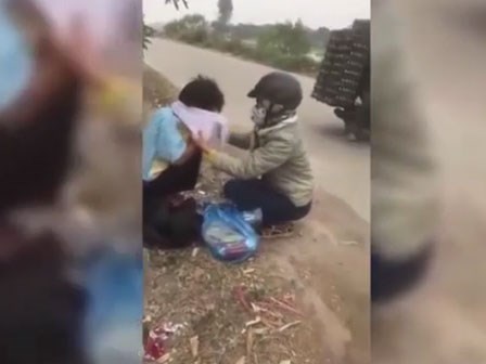 Manh áo ấm ngày cuối năm về nghĩa cử của người bán trứng hảo tâm