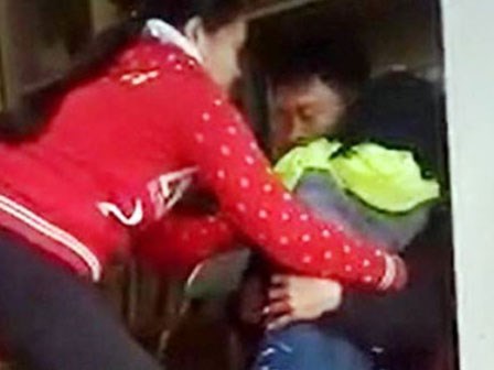 Sự thật clip mẹ giành quyền nuôi con: Người cha không xứng đáng