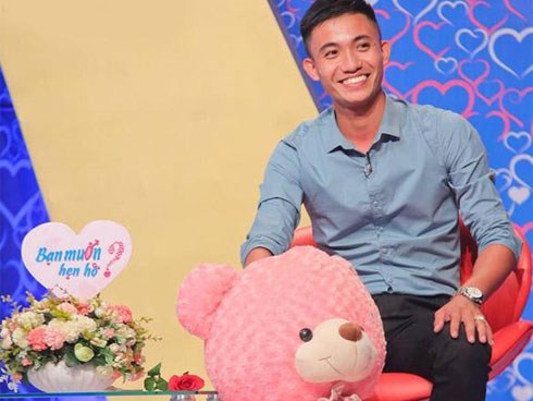 Soái ca khiến chị em xin làm bạn gái, khi lên sóng lại bị bạn nữ từ chối bấm nút