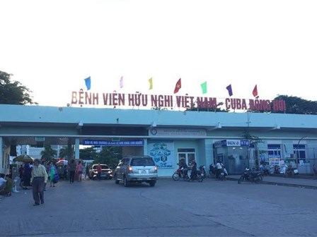 Bị mẹ chồng tạt axit vào người, con dâu nhập viện cấp cứu, bỏng 2 mắt