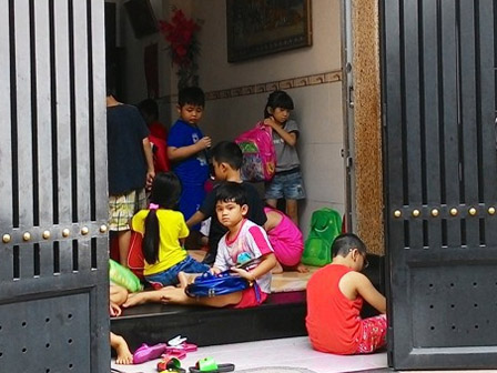 Ngỡ ngàng đi học thêm phải... thi xếp lớp-4