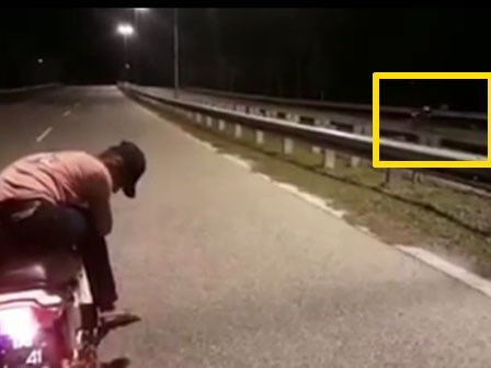 Kinh dị cảnh xe máy “ma” lao như bắn mà không có người lái