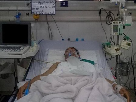 3 vết dao đâm chàng trai trẻ và phút thần tốc của người thầy thuốc