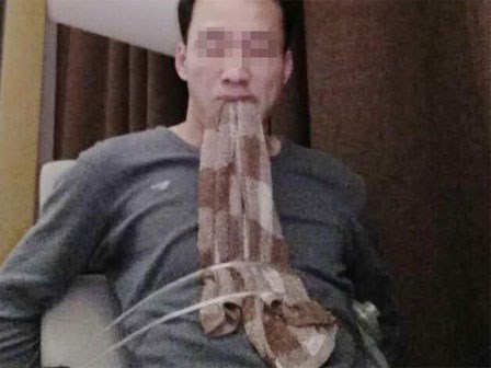 Cuối năm thiếu tiền để về nhà, chồng tự 