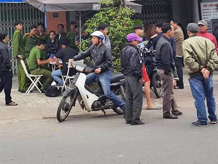 Người đàn ông 49 tuổi chết trong tư thế treo cổ ở cửa hàng điện lạnh