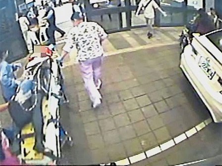 Hóa trang thành người nhện trèo lên ban công chụp ảnh tự sướng, thanh niên tử vong khi rơi từ tầng 5 xuống