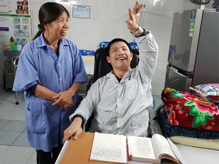Kỳ diệu: Hồi phục sau 9 năm sống thực vật nhờ tình yêu