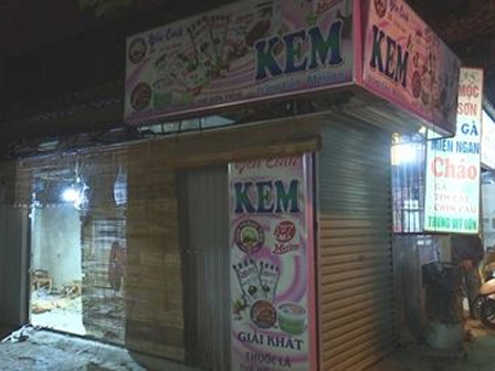 Cụ ông tưới xăng lên người rồi châm lửa tự thiêu giữ phố Hà Nội-5