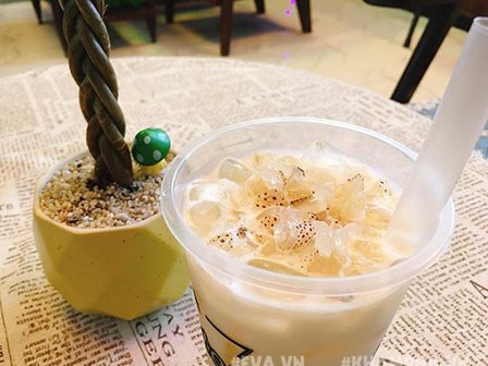 Không phải trân châu – trà sữa bây giờ uống kèm với sứa biển mới đúng “mốt” ở Sài Gòn