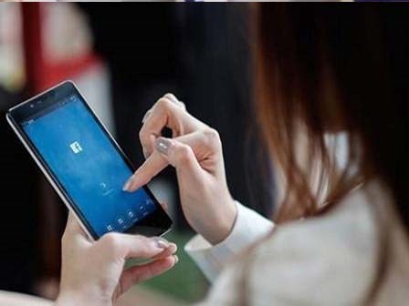 Giới trẻ liên tiếp nhập viện do nghiện facebook, bác sĩ chỉ ra những dấu hiệu cần đi khám ngay