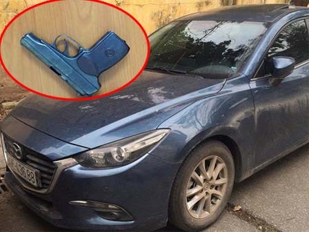 Cảnh sát chạy bộ hơn 1km đuổi xế hộp bắt giữ nam thanh niên mang theo súng