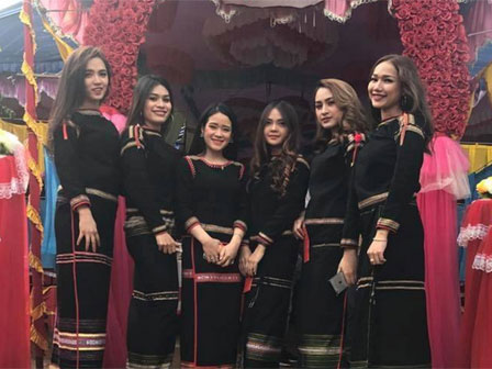 Em gái bán lê ở Hà Giang bất ngờ nổi tiếng mạng xã hội, phượt thủ nào đi ngang cũng muốn chụp ảnh chung-16