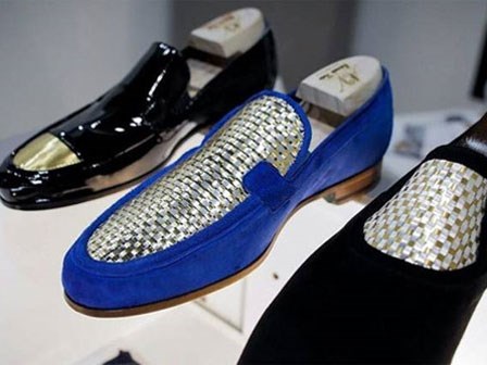 Đôi giày dát vàng 24k giá hơn 600 triệu