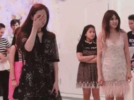 Màn cầu hôn lãng mạn bị phá nát chỉ vì sự xuất hiện của anh trai bạn gái-3