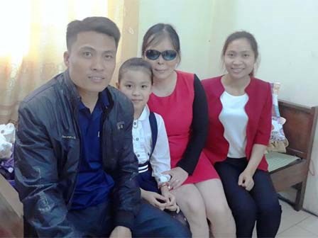 Hạnh phúc mỉm cười với cô giáo khiếm thị từng bị tình cũ tạt a xít