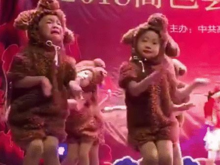 Khi bạn buồn phát khóc nhưng vẫn phải hy sinh bản thân vì nghệ thuật