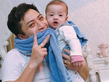 Đã tìm ra ông bố dễ thương trong clip