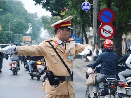 Gặp anh CSGT gây sốt với clip 