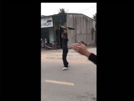 Dở khóc dở cười với lời 