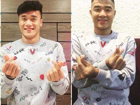 HOT: Trước khi 'đè lên nhau' ăn mừng gây shock, Bùi Tiến Dũng và Đức Chinh từng rất nhiều lần diện đồ đôi