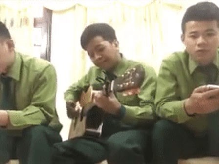 Mượn âm nhạc, ba chú bộ đội gửi lời cảm ơn đến các anh hùng U23 Việt Nam