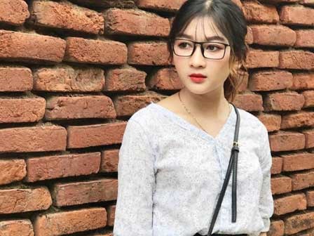 Nữ sinh FPT gây bão với vẻ đẹp 