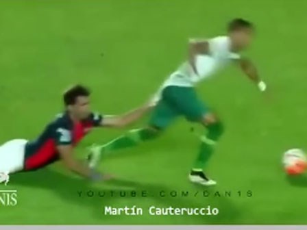 Top 10 pha phạm lỗi 'lầy lội' nhất trong lịch sử bóng đá