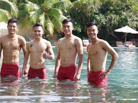 Ăn thế này, tập thế kia, bảo sao chỉ cần cởi áo là U23 