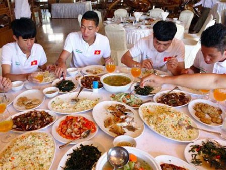 Chế độ dinh dưỡng để có sức khỏe tốt và thể hình đẹp như các cầu thủ