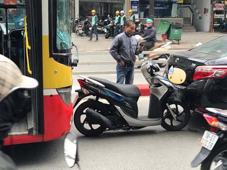 Xe bus mất phanh đâm vào taluy, 6 người bị thương ở Bắc Kạn-2