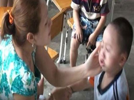 Bé 8 tuổi bị mù 1 mắt vĩnh viễn chỉ vì chiếc túi hút ẩm nhỏ xíu-7