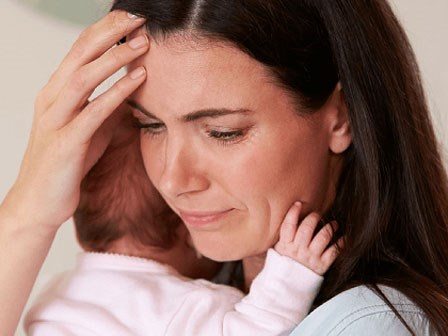 Vì giận dỗi nhất thời, chồng đã đuổi mình và con trai đang sốt cao ra khỏi nhà giữa đêm