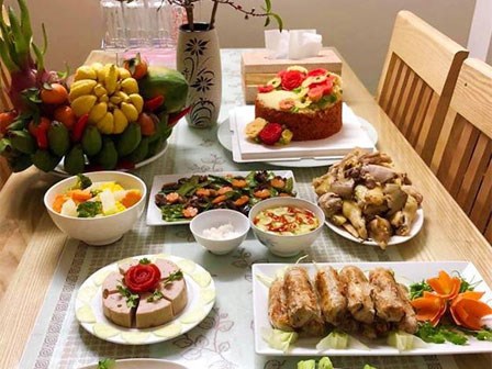 Bà mẹ xinh đẹp khoe mâm cỗ cúng Táo quân hút mắt khiến nghìn chị em thích thú