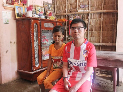 Bố mất chưa giỗ đầu thì mẹ qua đời, em gái 10 tuổi đau đớn nhìn anh trai mắc bệnh hiểm nghèo mà không có tiền chữa