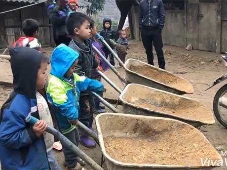 Giải đua xe đẩy truyền thống của những cậu bé vùng cao